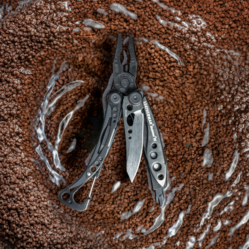 Leatherman Skeletool CX Multi-Tool Onyx Fanned