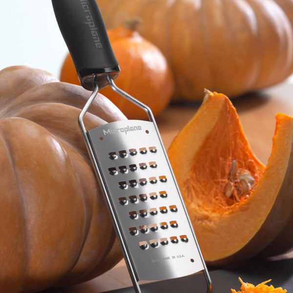 https://www.swissknifeshop.com/cdn/shop/products/MP45008-Microplane-Gourmet-Extra-Coarse-Grater-with-Pumpkin_300x@2x.jpg?v=1676407914